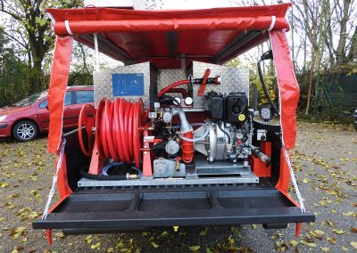 Transportable Motorpumpe zum Schutz vor Brandausbrüchen